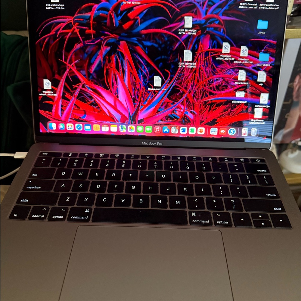 Apple MacBook Pro 2017 - Picture 1 of 6